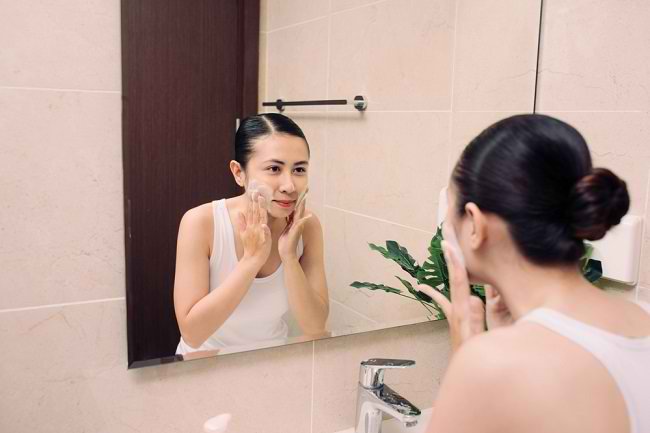 Избор сапуна за лице који су безбедни за осетљиву кожу
