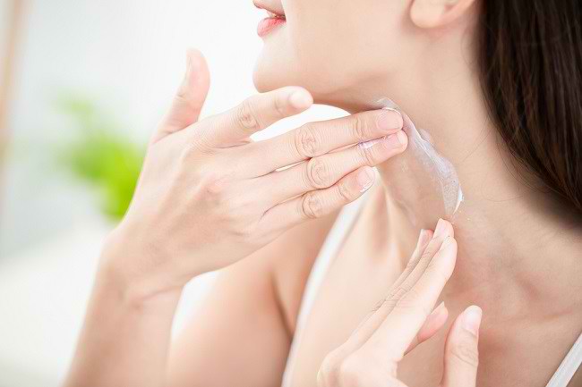 Lær 4 naturlige ingredienser at kende til at blege nakkehuden