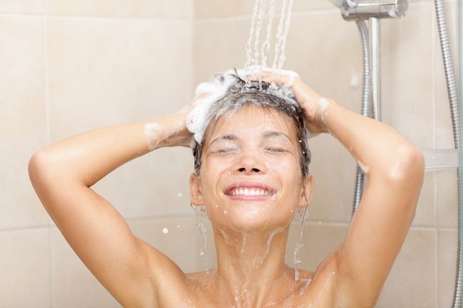 Hvordan shampoo riktig og dens innvirkning på hårets helse