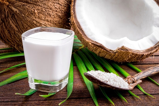 हानिरहित, नारियल के दूध के लाभों को करीब से जानें