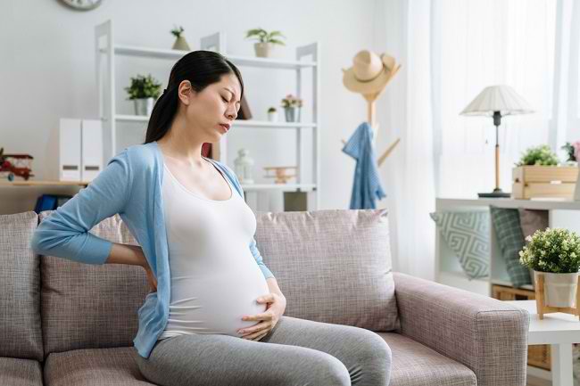 4 maneres de superar el dolor pèlvic durant l'embaràs