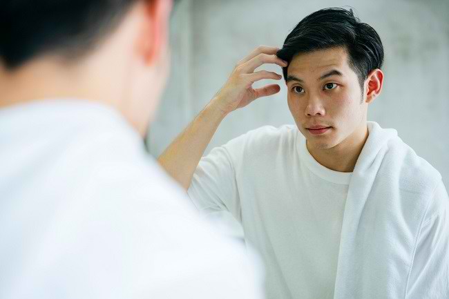 6 typů mužského vlasového oleje a správný způsob, jak je používat