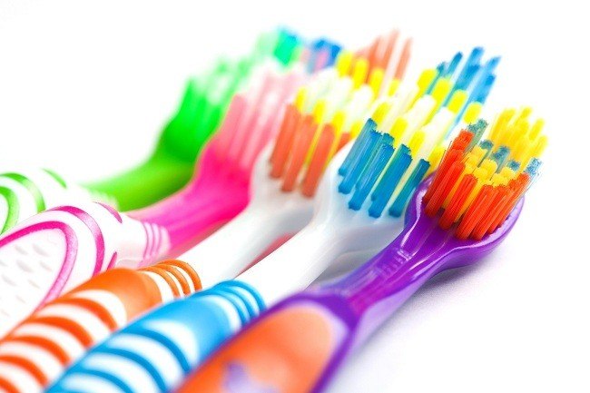 Tips til at vælge en tandbørste og hvordan du passer på den