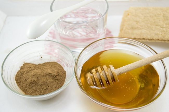 Naturlige ingredienser til at fjerne hudorme kan findes i køkkenet