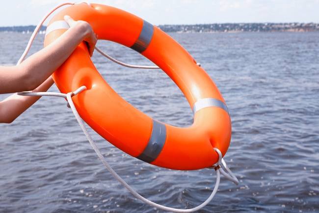 4 vigtige trin til at hjælpe en druknende person