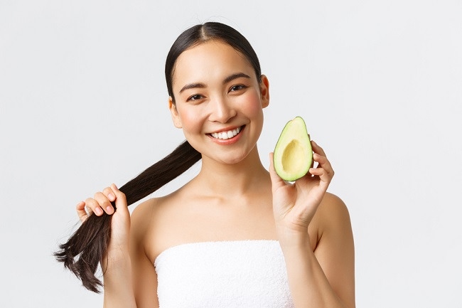 4 výhody avokáda pro vlasy a jak ho získat