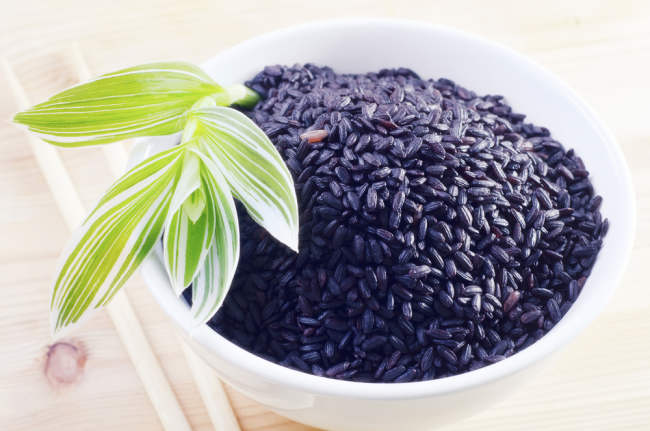 صحت کے لیے سیاہ چپکنے والے چاول کے فوائد