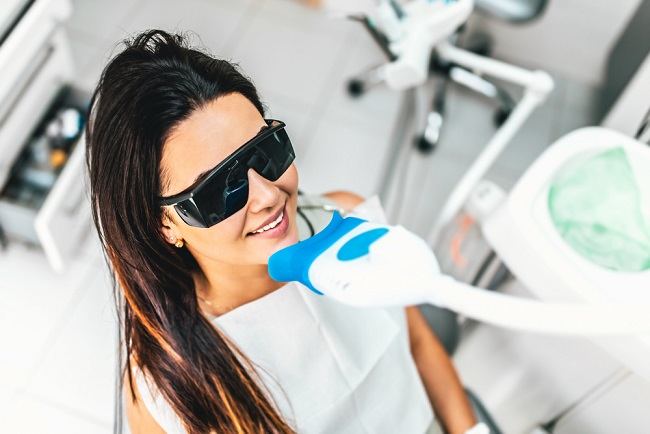 Is Laser Teeth Whitening Safe? Come on, find out the explanation!