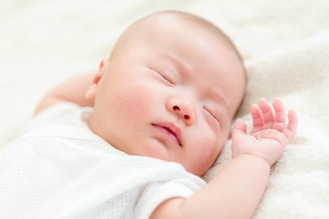 Come on, know the causes of uneven baby heads and how to overcome them