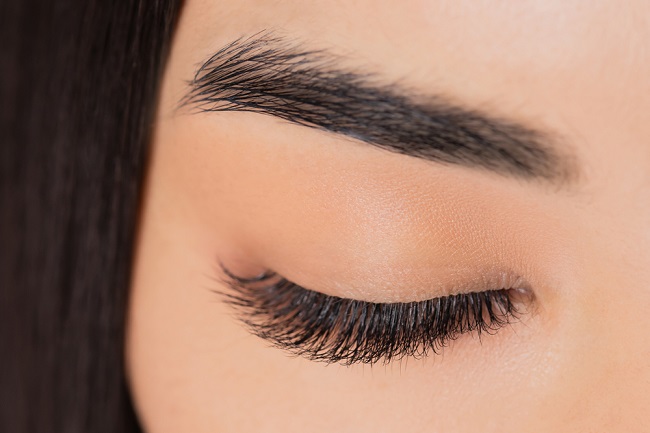 Here's How to Thicken your Eyelashes