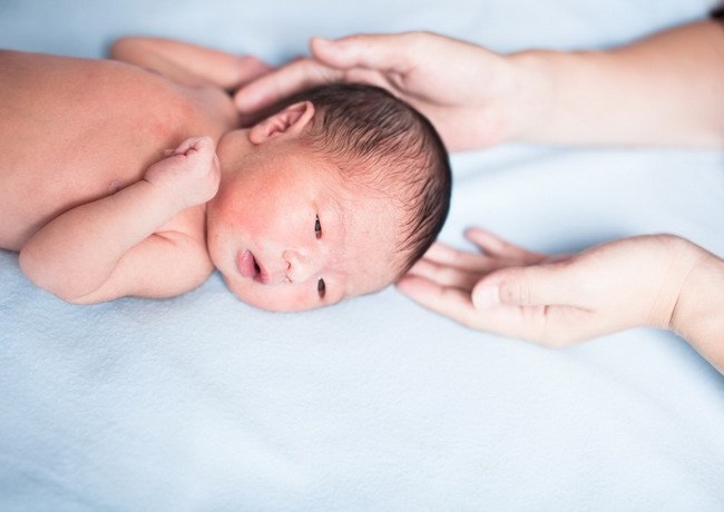 La importància de l'inici precoç de la lactància materna per a la salut del nadó
