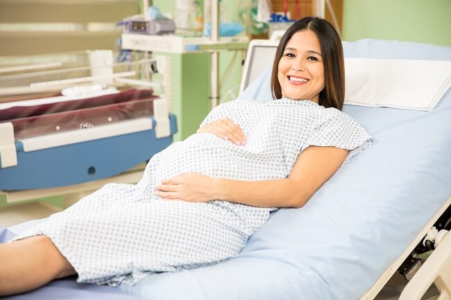 Find ud af årsagerne til, at det er det rigtige valg at føde på et hospital