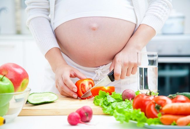 Suositeltu ruokavalio raskaana oleville naisille