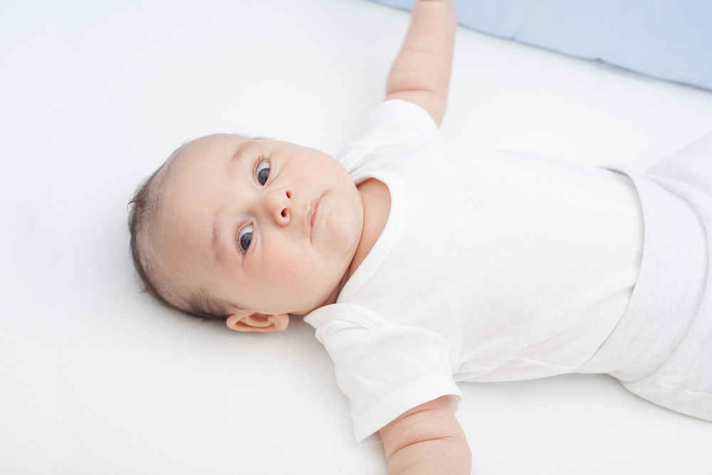 Genkend symptomerne på en kvælende baby og den rigtige måde at håndtere det på