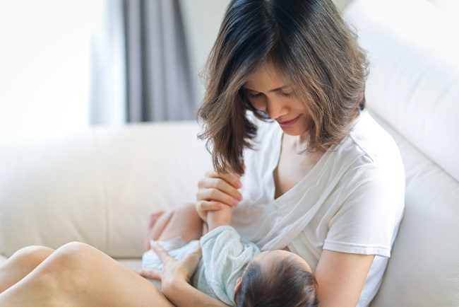 Hvordan overvinne babyer som å bite mens de ammer