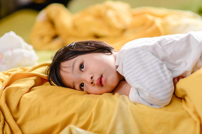 3 luovaa tapaa päästä eroon lasten yökastelusta