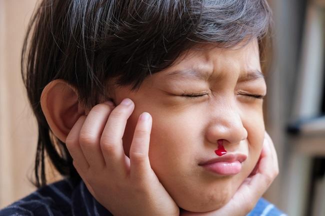 Coneix les causes de les hemorràgies nasals en nens mentre dormen