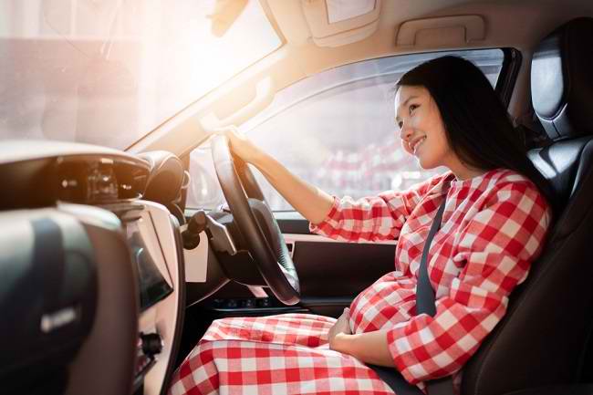 Tips for Safe Traveling Long Distances While Pregnant