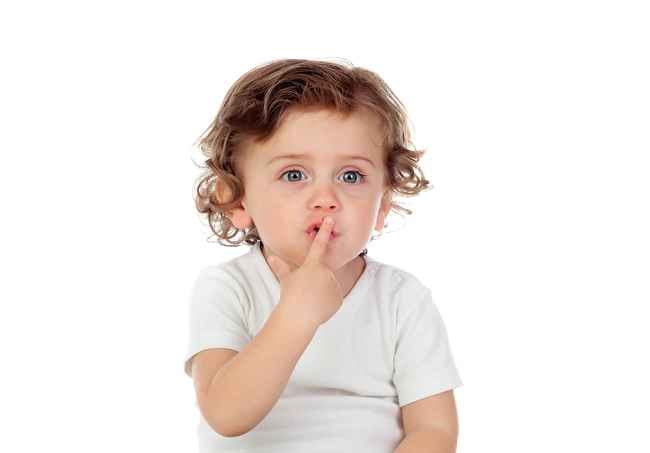 4 种克服儿童嘴唇干燥的简单方法
