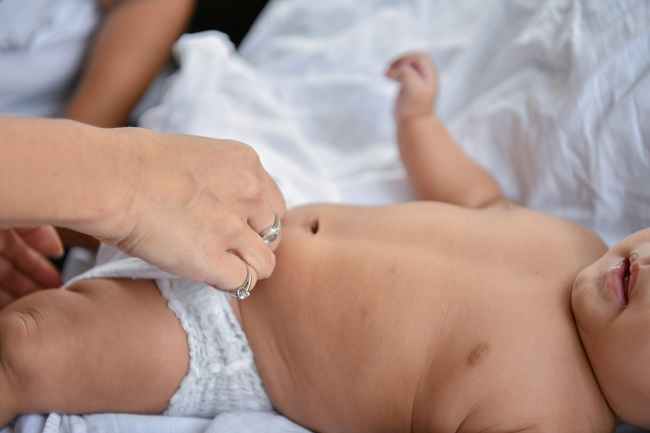 Mor, her er hvordan du kan overvinne Leucorrhoea hos babyer
