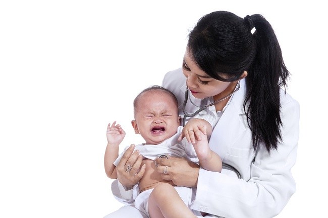 Želodčna kislina pri dojenčkih lahko povzroči, da dojenčki pogosto bruhajo