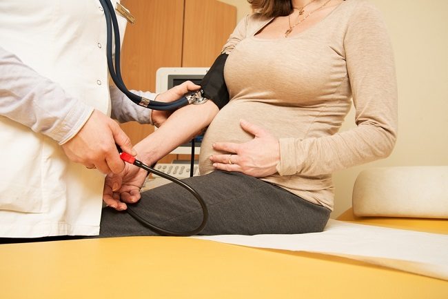 Perinatologian lääkäri hoitaa raskausongelmasi