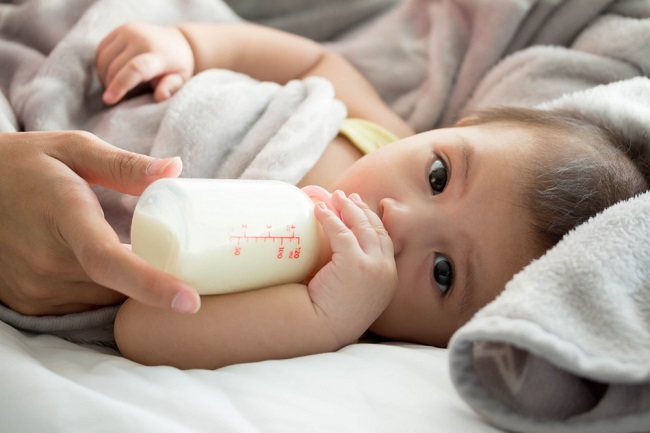 Symptomer på laktoseintolerance hos babyer at genkende