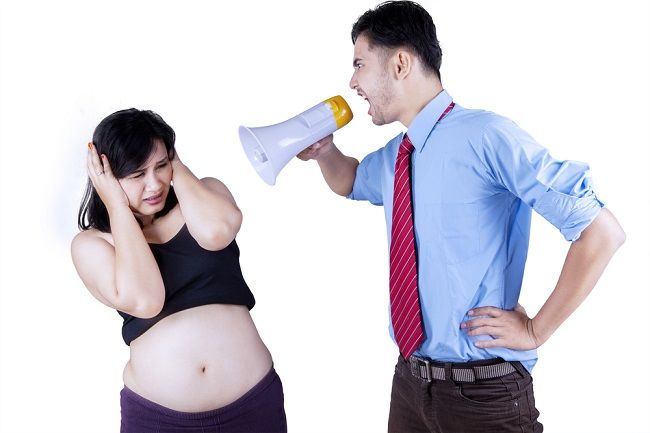 Er det sant at å slåss med mannen din mens du er gravid kan ha innvirkning på fosteret?