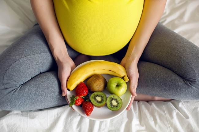 7 výhod konzumace ovoce pro těhotné ženy