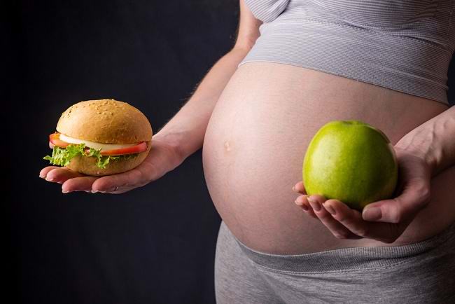 Esiet piesardzīgs, ēst nevēlamu pārtiku grūtniecības laikā ir riskanti