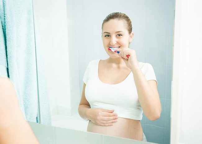 Kako ohraniti zdravje zob in ust med nosečnostjo