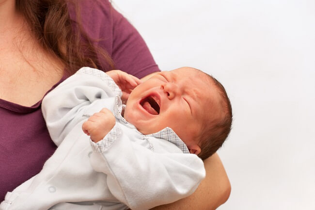Imiku raskusi rinnaga toitmisel võib põhjustada keelelips. Siit saate teada, kuidas sellest üle saada