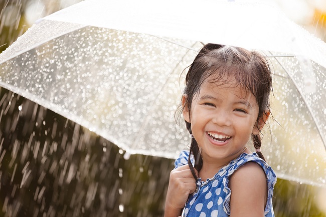 मौसम के अनियमित होने पर बच्चों को आसानी से बीमार होने से कैसे बचाएं?