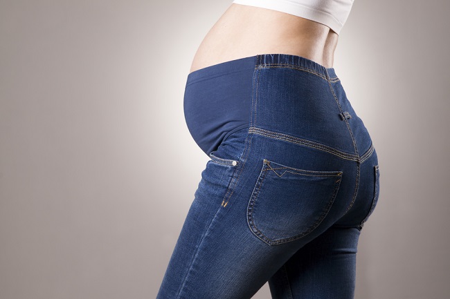 For at være komfortabel er disse tips til valg af bukser til gravide kvinder