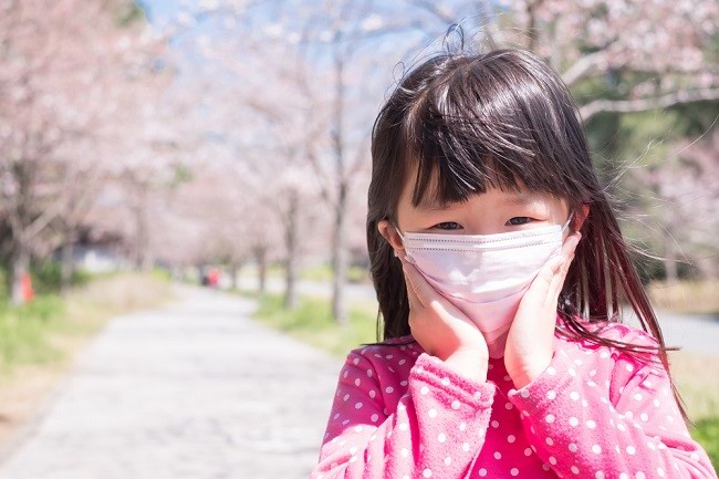 Bør barn bruke masker for å forhindre koronavirus?