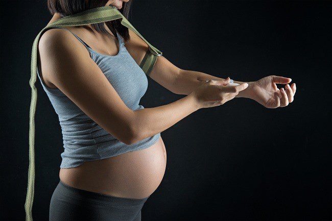 Hrozné účinky drog na miminka v děloze