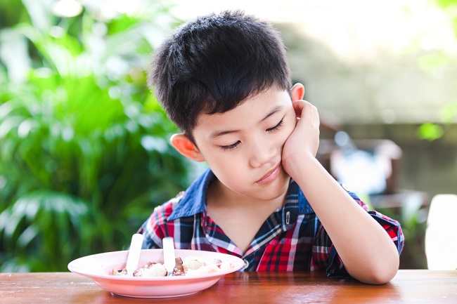 غذائیت کے شکار بچوں کی وجوہات اور ظاہر ہونے والی ابتدائی علامات کو پہچانیں۔
