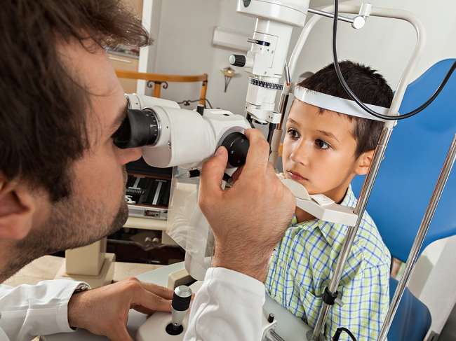 Упознајте се са врстама очних болова код деце и како их превазићи