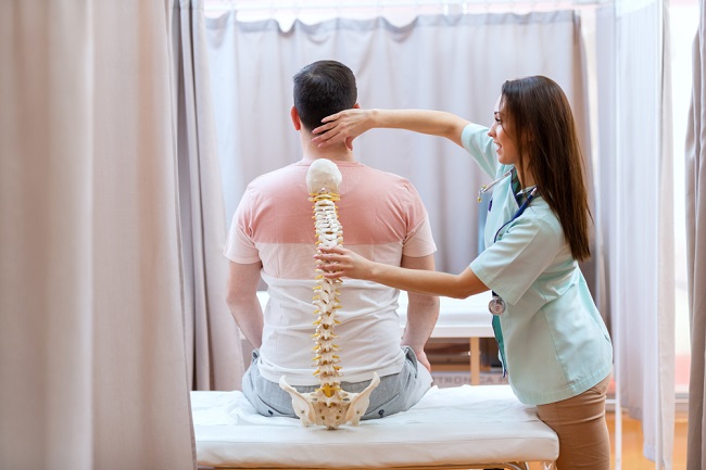 Kend rollen som en ortopædlæge i rygsøjlen