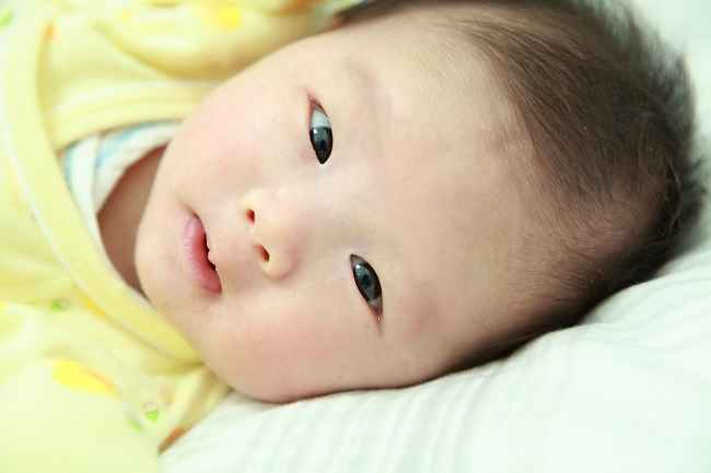 7 τρόποι για να ξεπεράσετε τα ξηρά χείλη στα μωρά