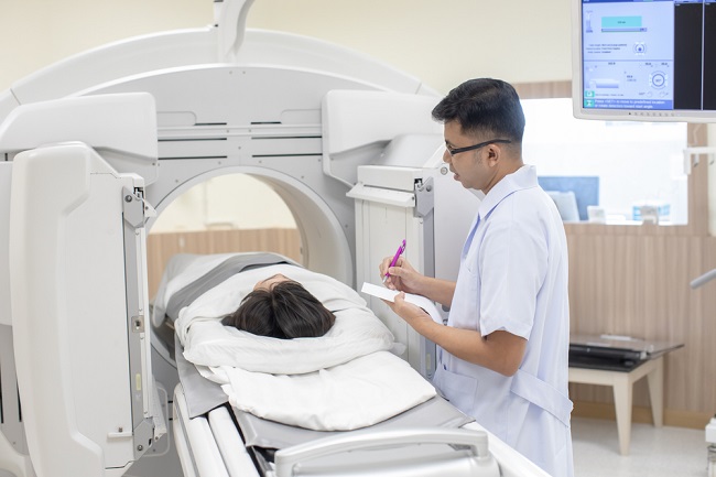 Kontrastni in brezkontrastni CT skeniranje, spoznajte razliko
