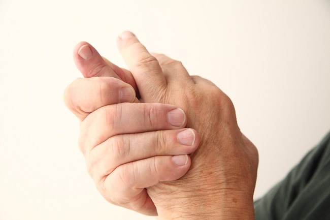 अक्सर उंगलियों में झनझनाहट महसूस होती है, डायबिटीज के लक्षणों से रहें सावधान