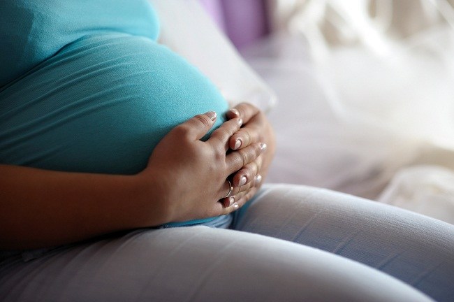 حاملہ خواتین، آؤ، اپنے جنین کی حرکت کی نگرانی کریں۔