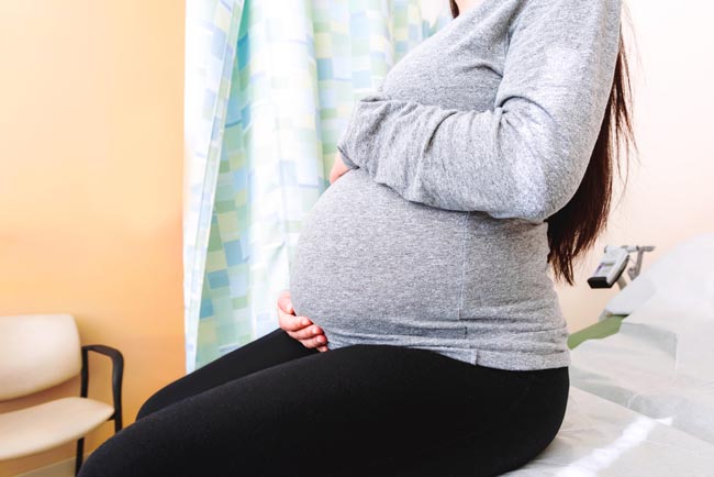 Bodite previdni, embolija z amnijsko tekočino je lahko življenjsko nevarna za nosečnice in plod.