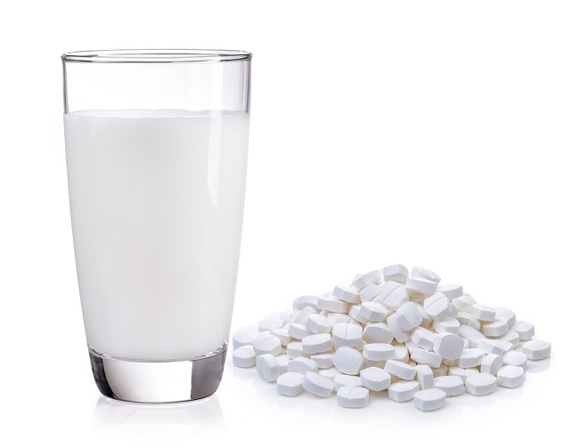 Fakta stojící za pitím mléka po užití léku