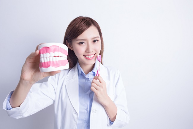 जानिए दांतों और मुंह के स्वास्थ्य को बनाए रखने के विभिन्न तरीके