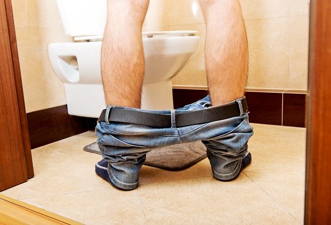 S'ha de rentar el genital masculí després de fer pipí?