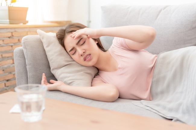Vzroki za glavobole ob koncu menstruacije in kako jih premagati