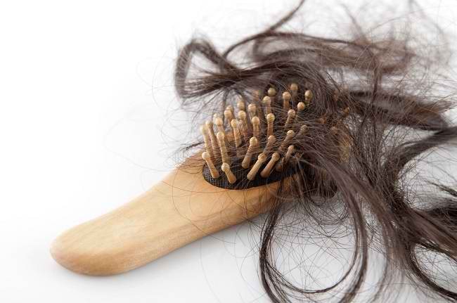 Kāpēc ķīmijterapija izraisa matu izkrišanu?