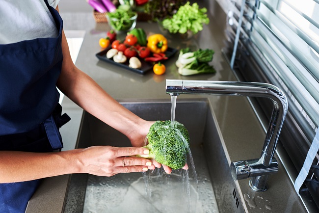 Vai ir droši mazgāt augļus un dārzeņus ar ziepēm?
